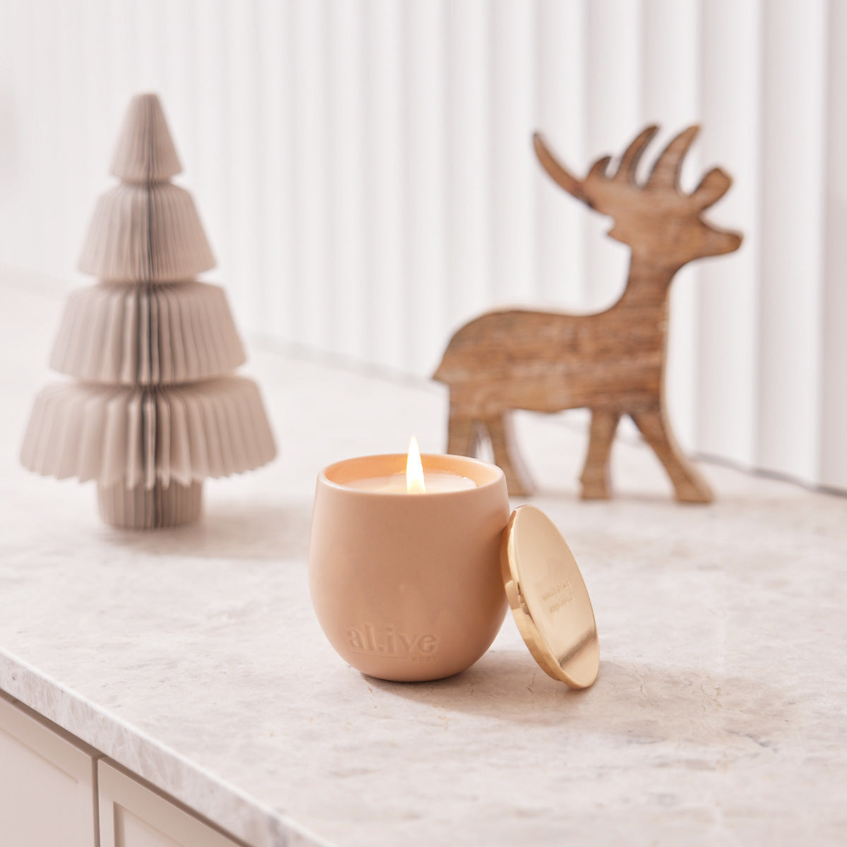 al.ive body Metallic Edition Soy Candle - Green Melon &amp; Bergamont