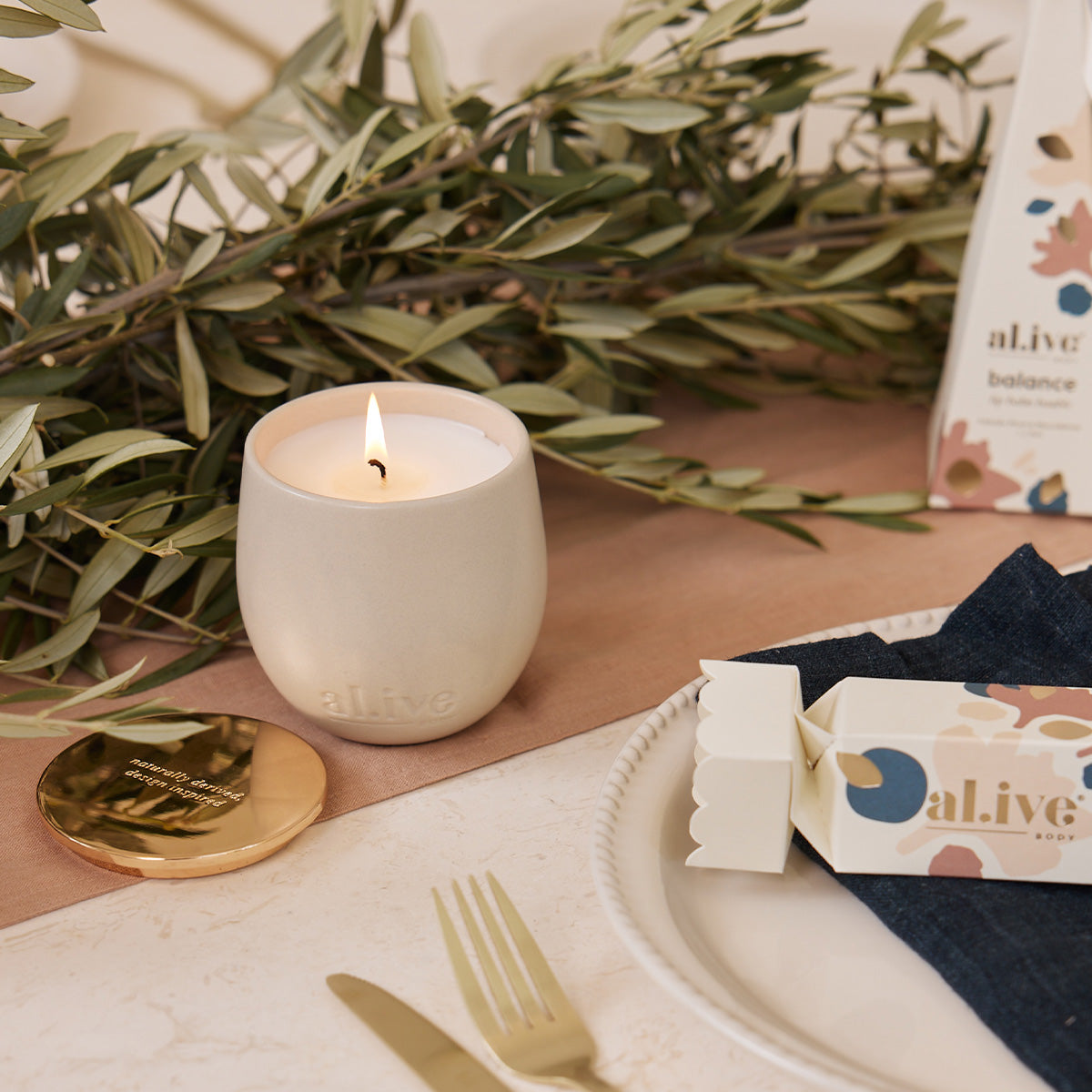al.ive body Metallic Edition Soy Candle - Lemon Myrtle &amp; Jasmine